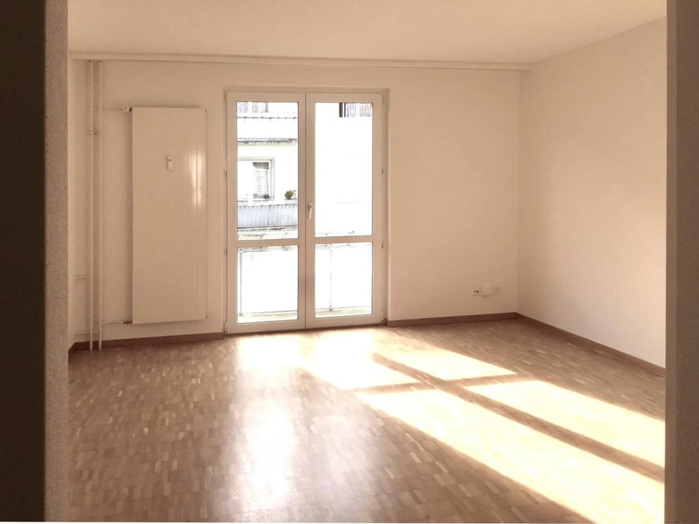 Appartement de 3 pièces dans le quartier animé 4 - Photo 5 sur 8