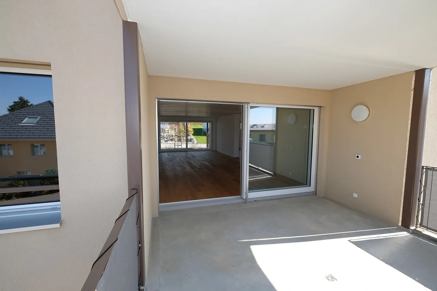 Modern, spacious 4.5 attic apartment in a quiet location - Photo 3 of 11