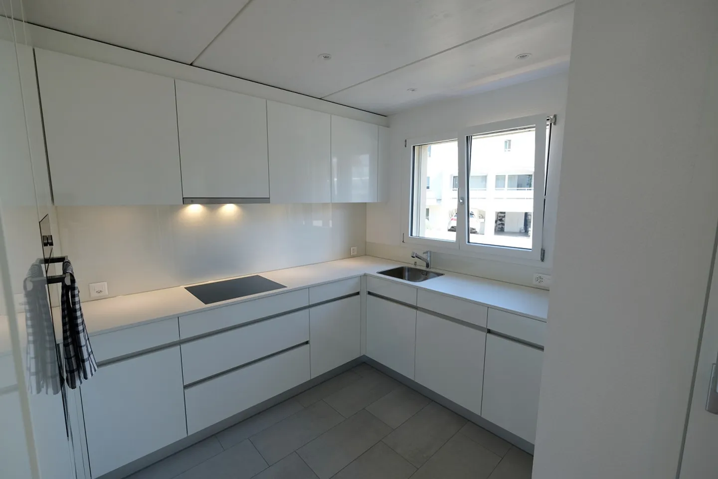Modern, spacious 4.5 attic apartment in a quiet location - Photo 5 of 11