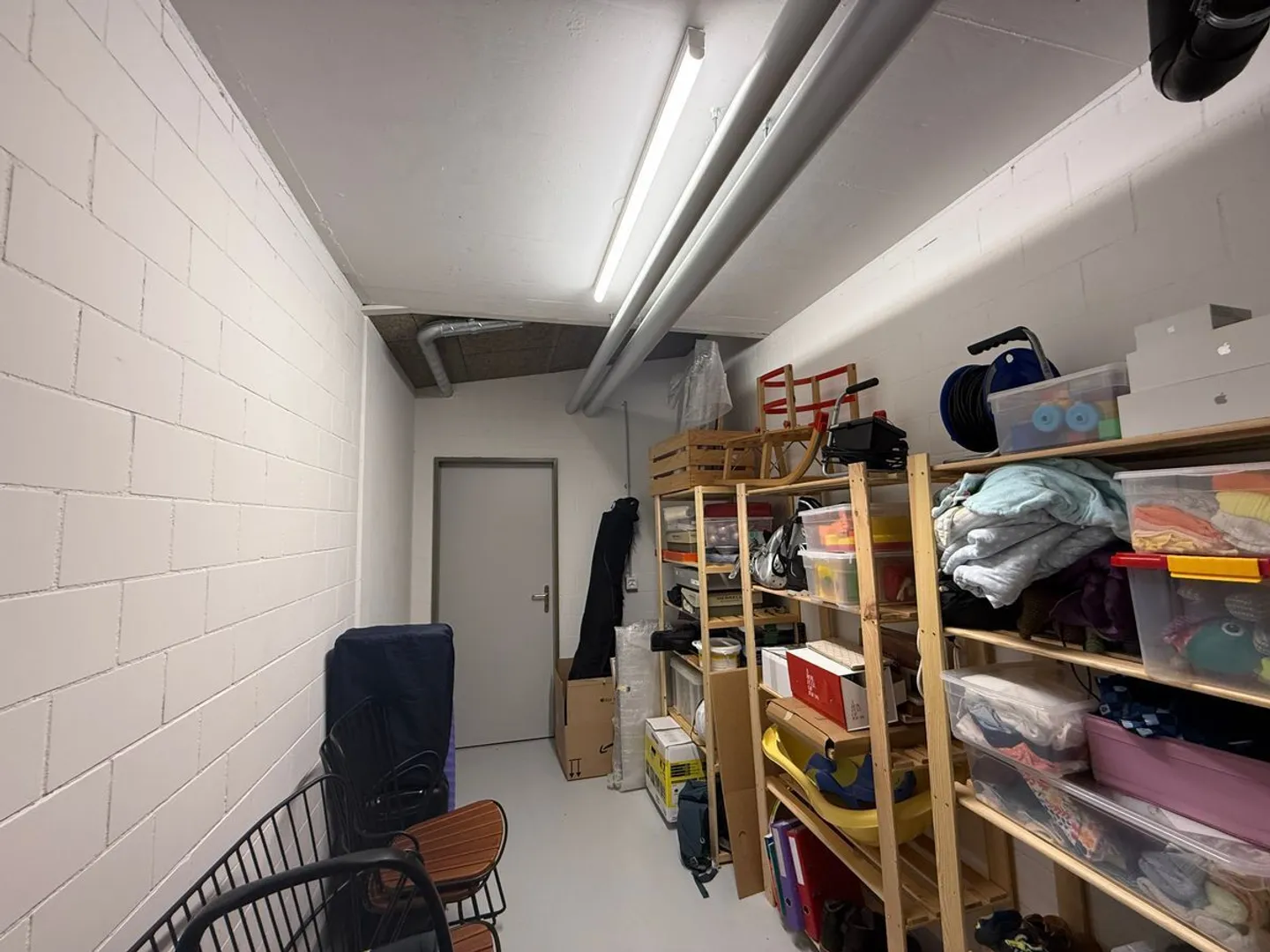 Espace de stockage moderne et haut ventilé - Photo 1 sur 1