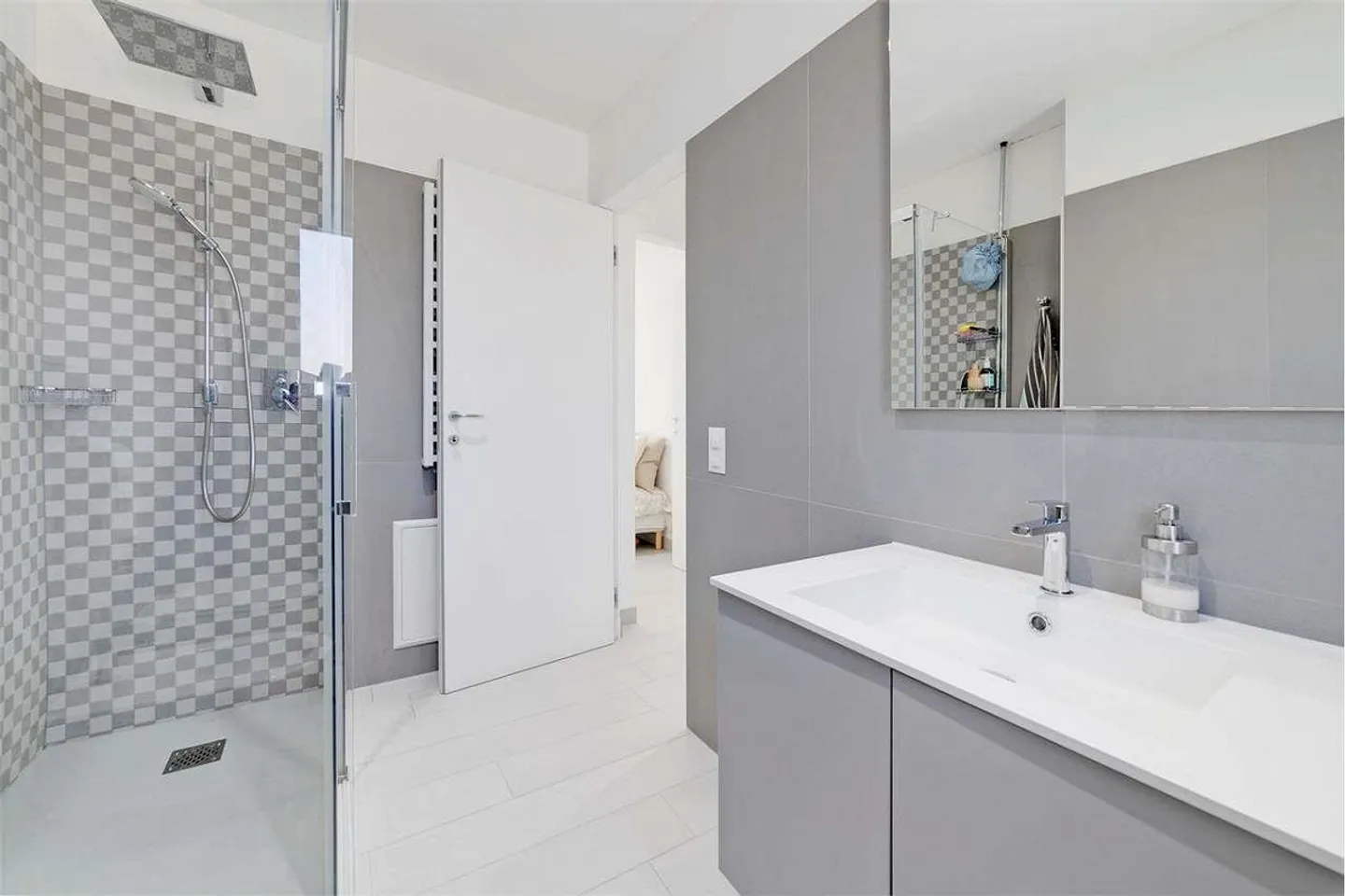 MODERN VILLA WITH GARDEN IN LIGORNETTO - Photo 13 of 13