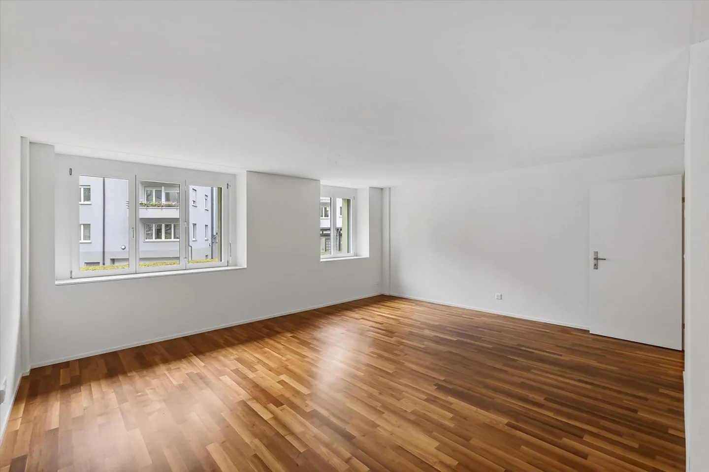 Appartement moderne de 2,5 pièces près de Schaffhauserplatz - Photo 3 sur 9
