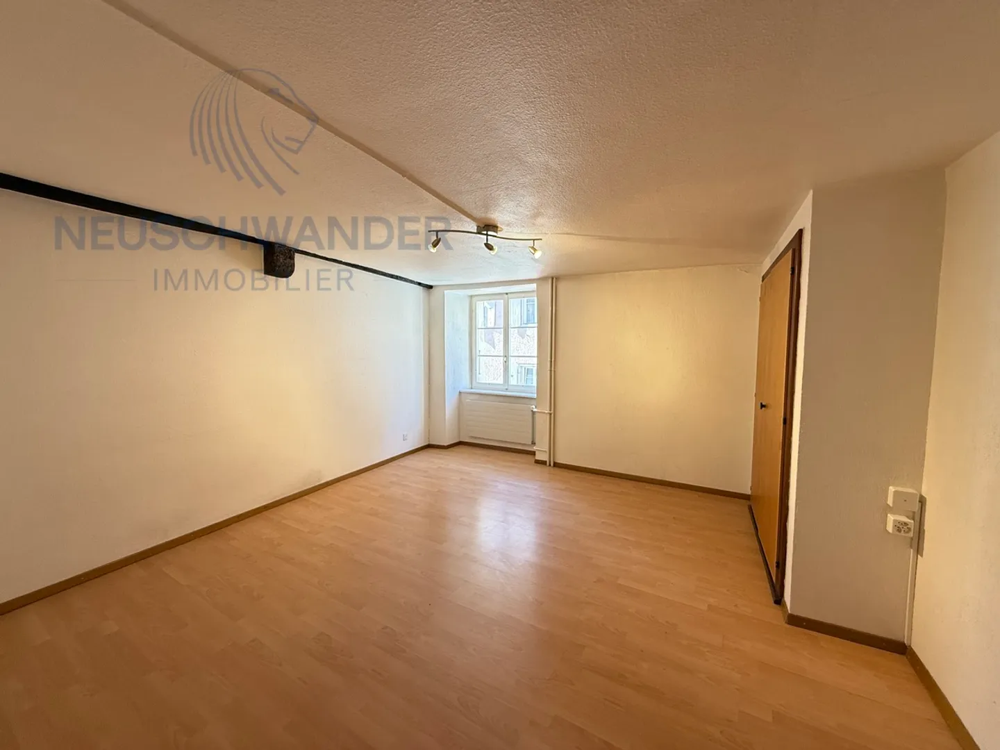 Residential building for sale - Photo 8 of 10
