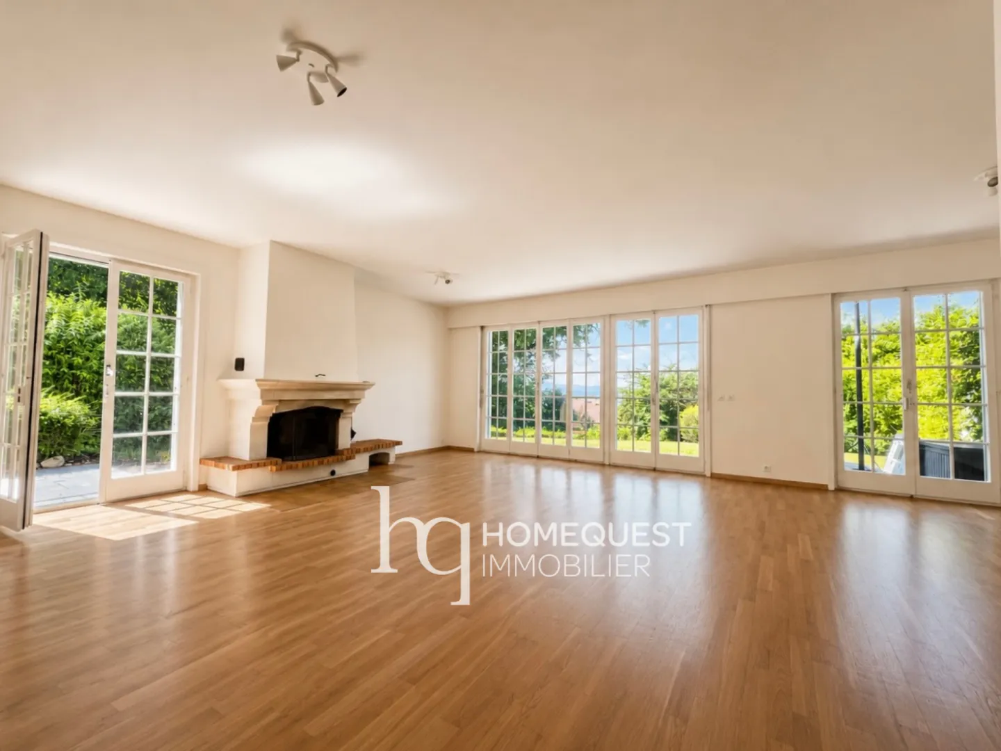 A light-filled villa in the heart of Chailly - Photo 3 of 8
