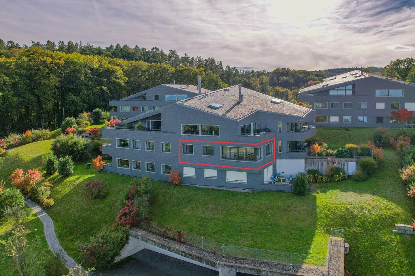 3.5 Room Apartment with Panoramic Lake View - Photo 4 of 10