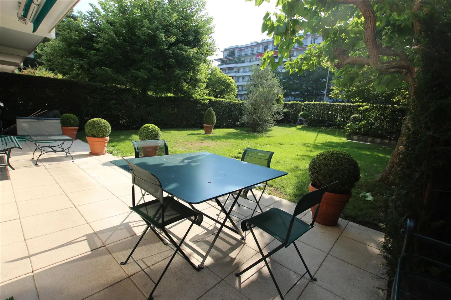 Charming Apartment with Terrace - Photo 4 of 5