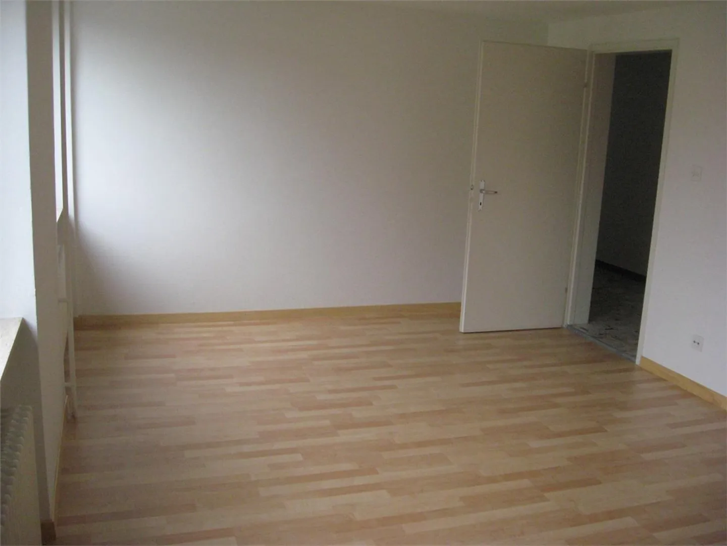Near Spisertor, large, bright 2.5 room apartment - Photo 2 of 10