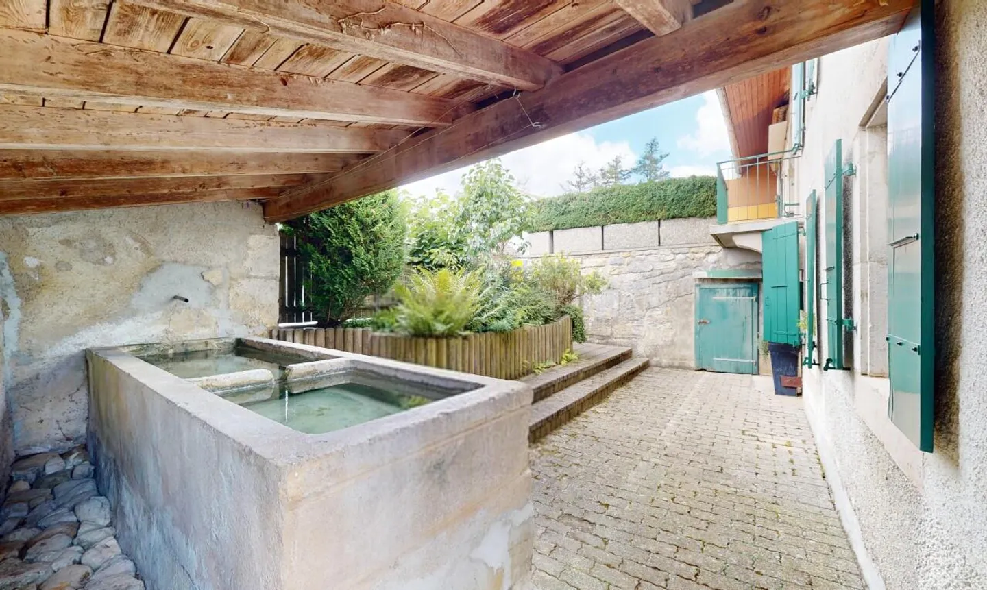 Casa di villaggio ristrutturata con giardino e grande potenziale - Foto 5 di 13