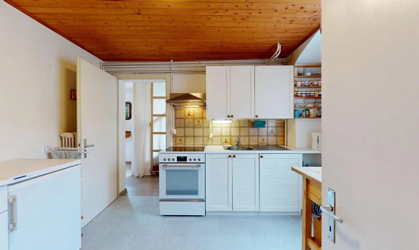 Casa di villaggio ristrutturata con giardino e grande potenziale - Foto 7 di 13