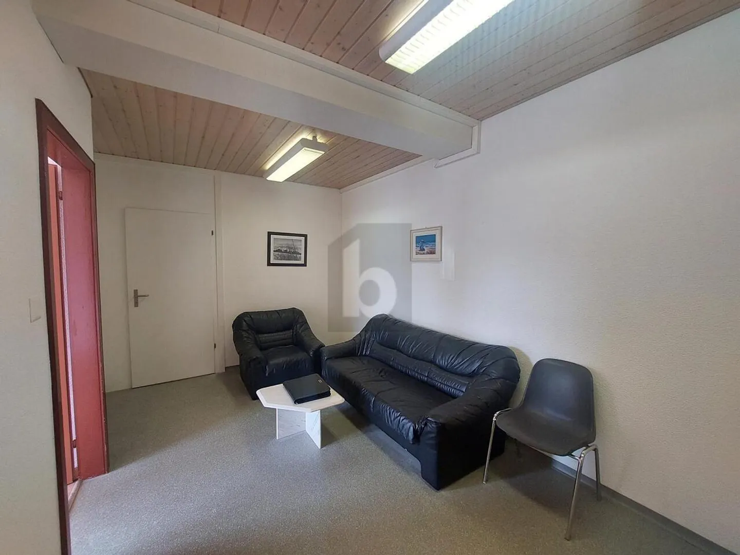 Office space for rent - Photo 1 of 5