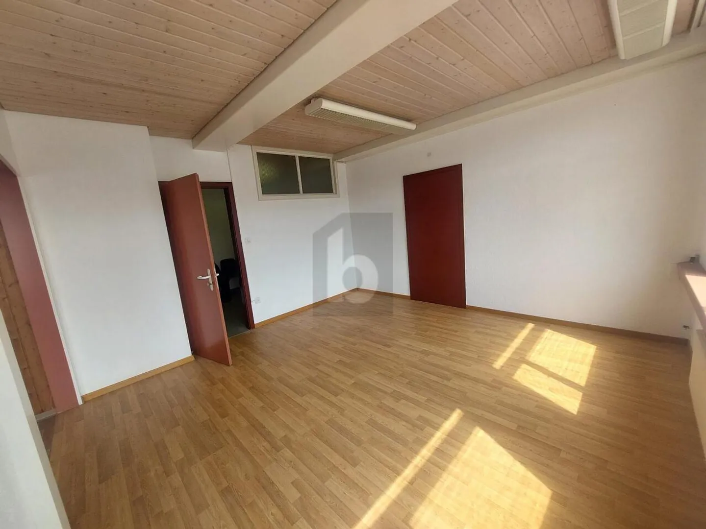 Office space for rent - Photo 4 of 5