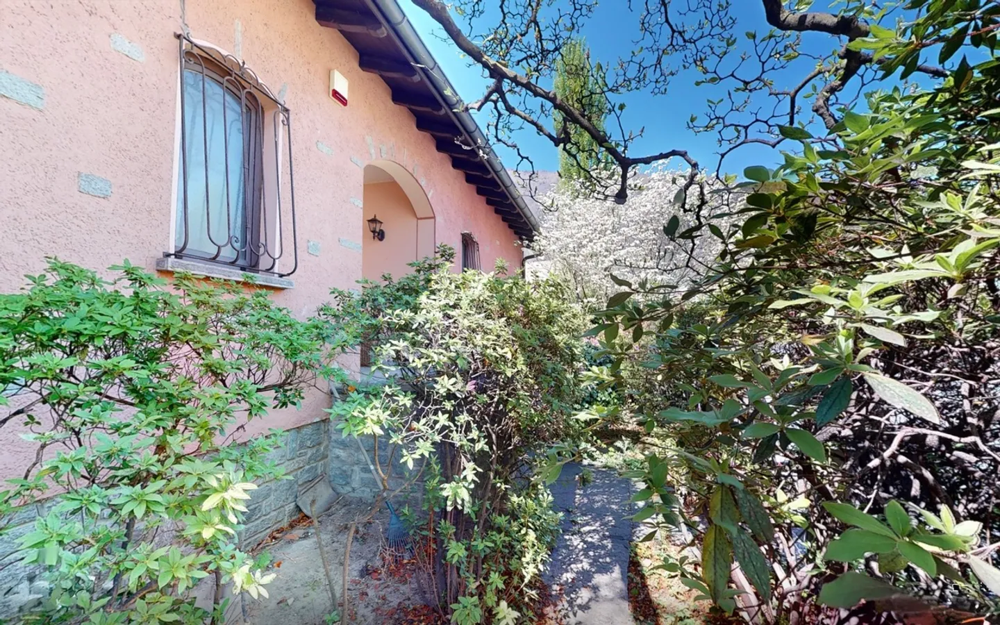 Charming Family Home in Bellinzona - Photo 2 of 43