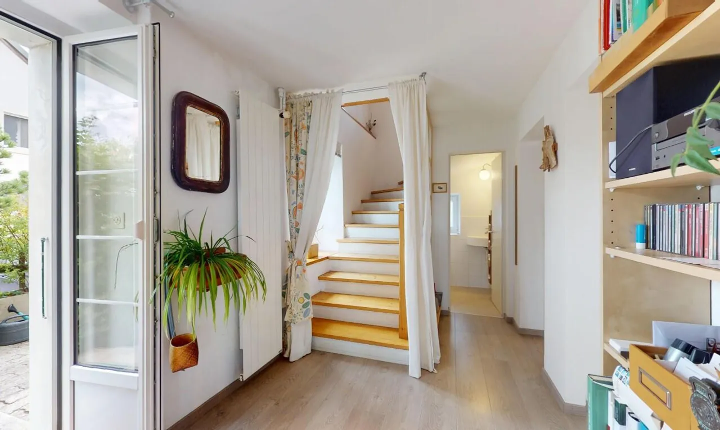 Casa di villaggio ristrutturata con giardino e grande potenziale - Foto 9 di 13