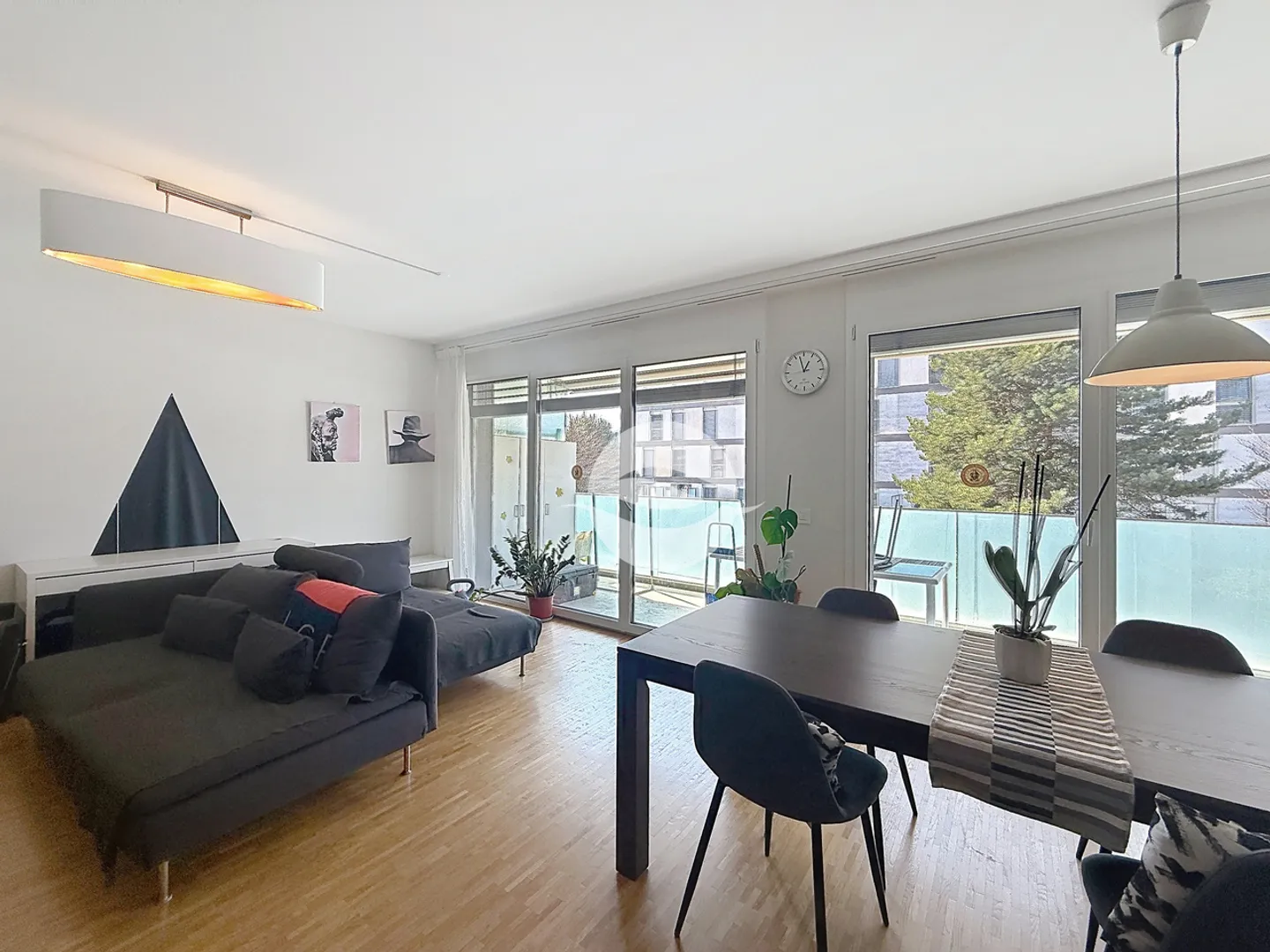 Appartement moderne avec grande terrasse - Photo 3 sur 9