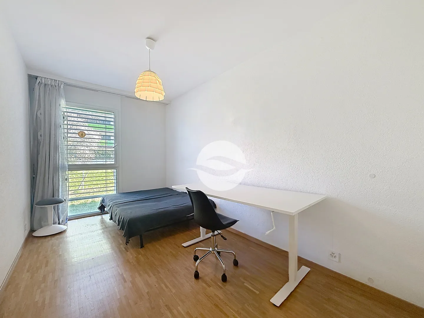 Appartement moderne avec grande terrasse - Photo 6 sur 9