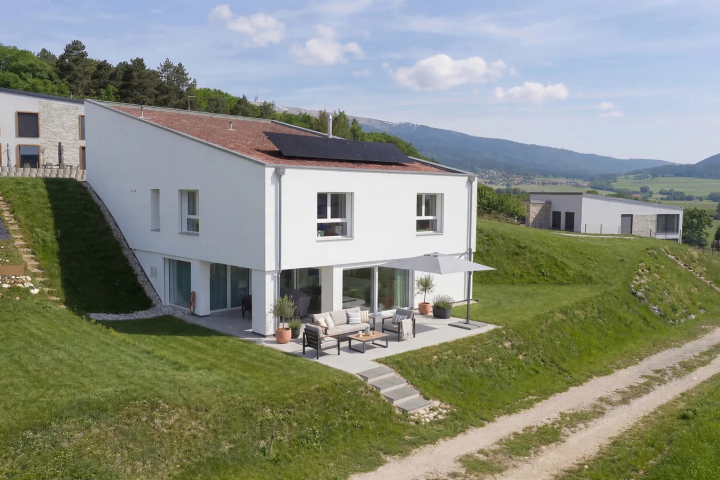 Una casa progettata per la famiglia - grande terreno di 860 m2 - Foto 1 di 7