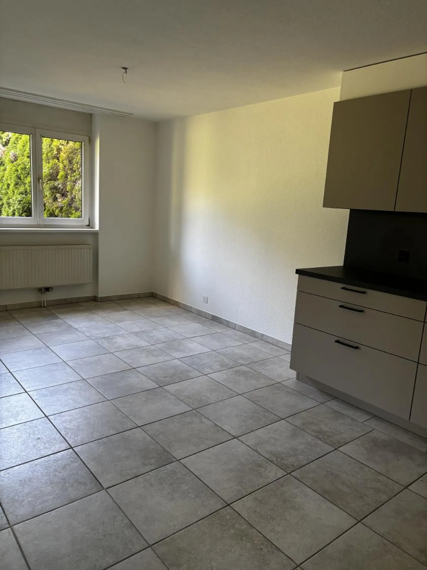 Appartement rénové avec terrasse - Photo 7 sur 13