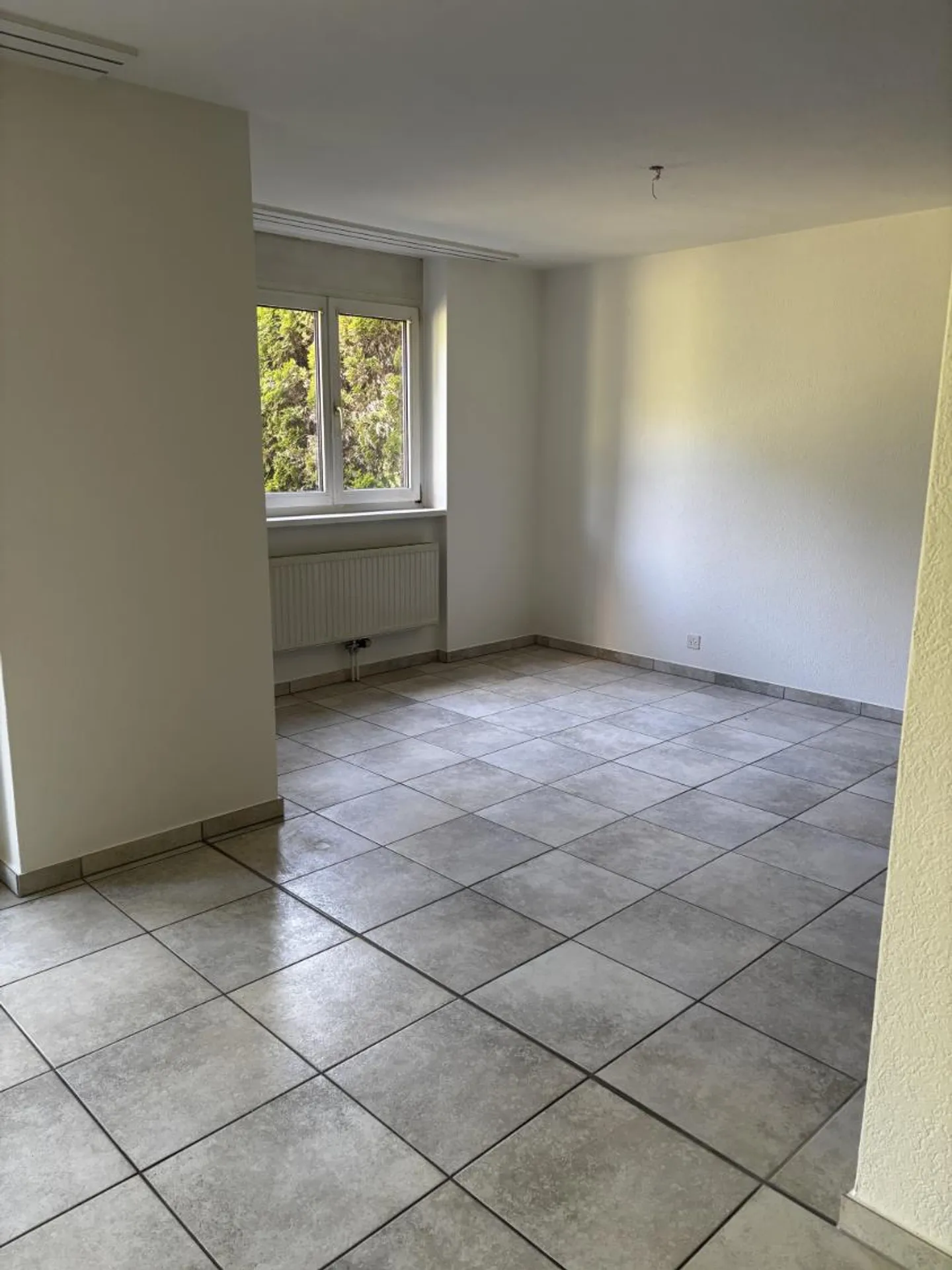 Appartement rénové avec terrasse - Photo 6 sur 13