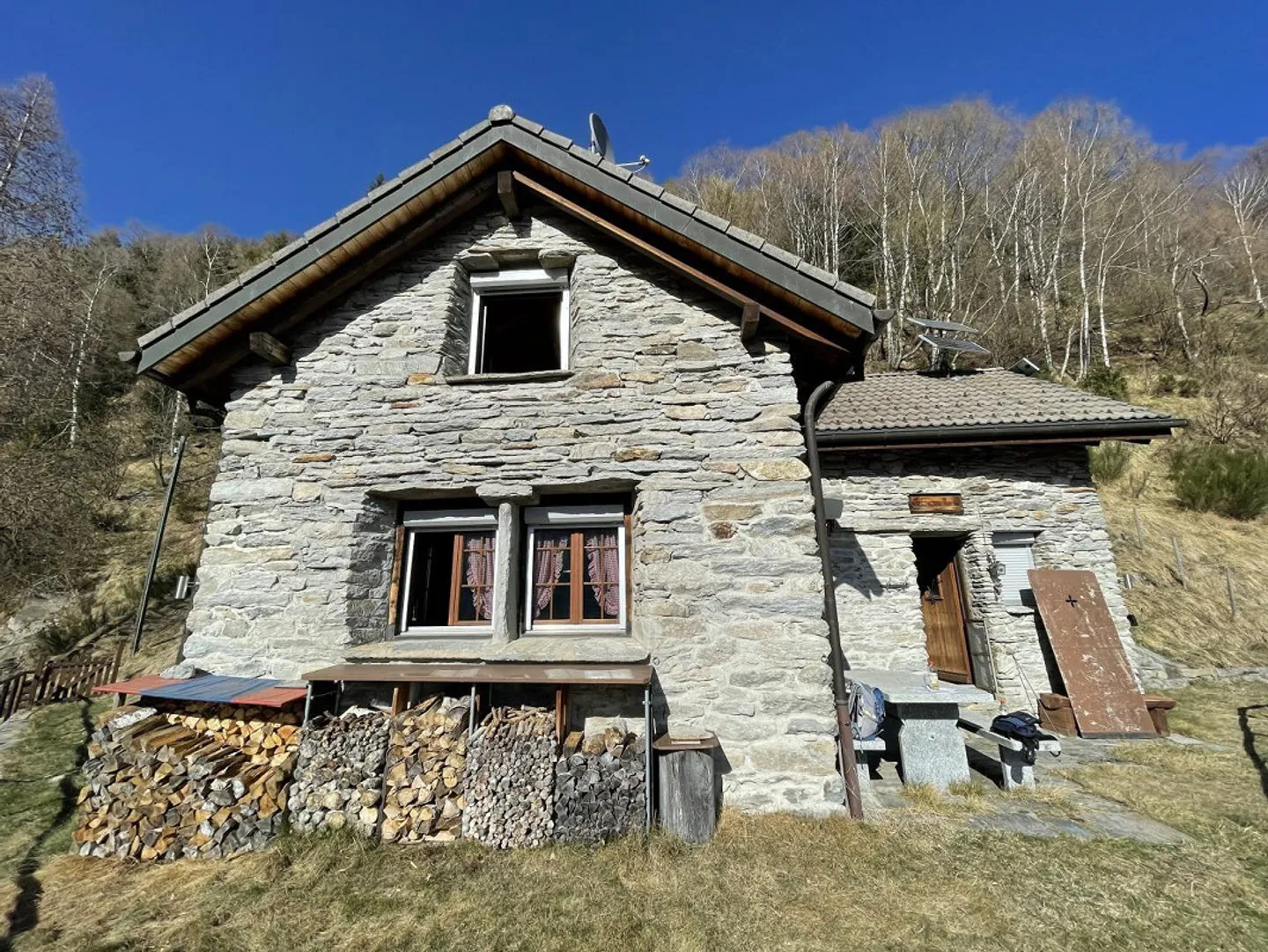 4 1/2-Room Rustic with a Large Plot of 12,000m2 in Sassello - Photo 2 of 28