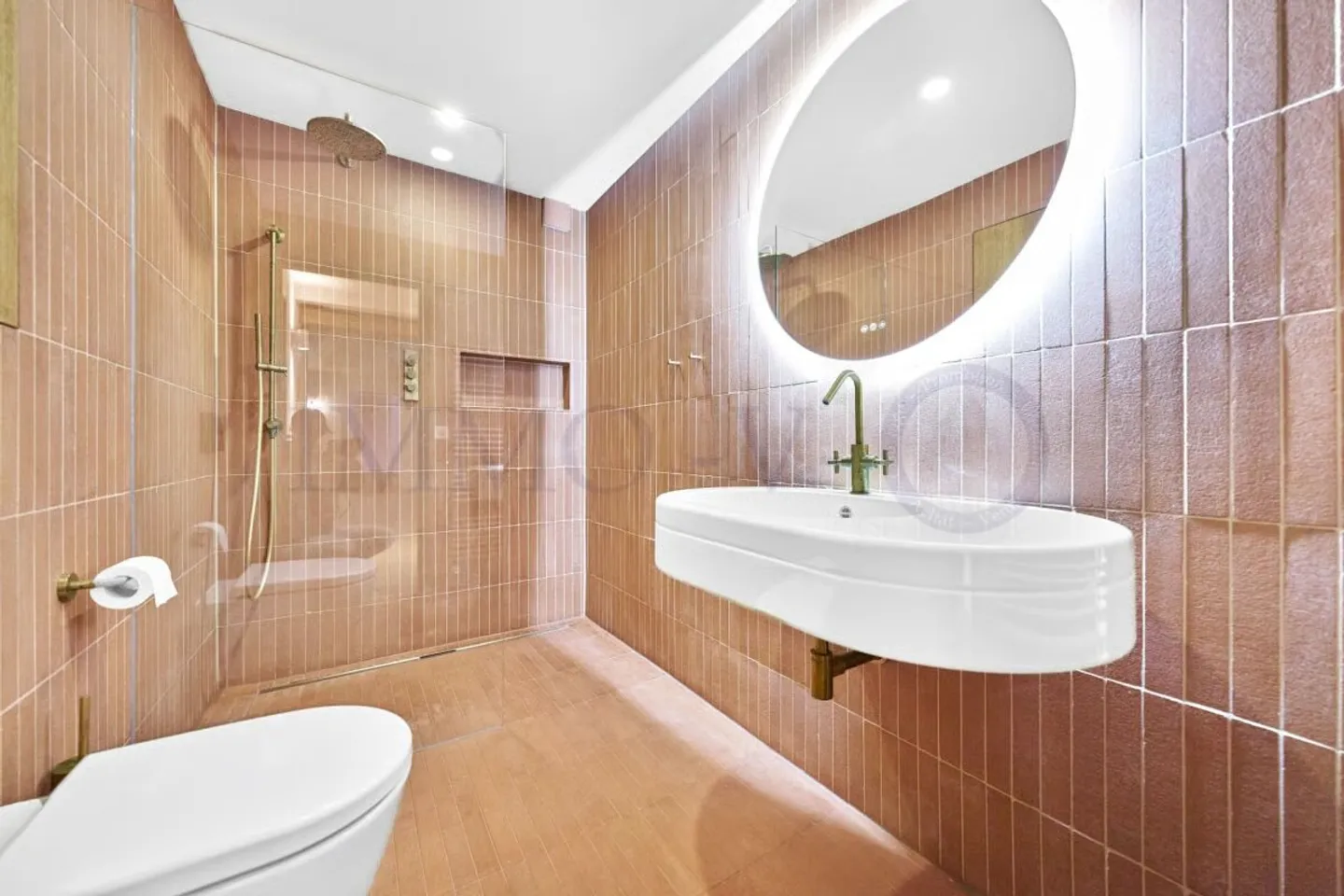 SPACIEUX ATTIQUE RENOVE DE STANDING AVEC EMPLACEMENT IDEAL - Photo 10 of 10