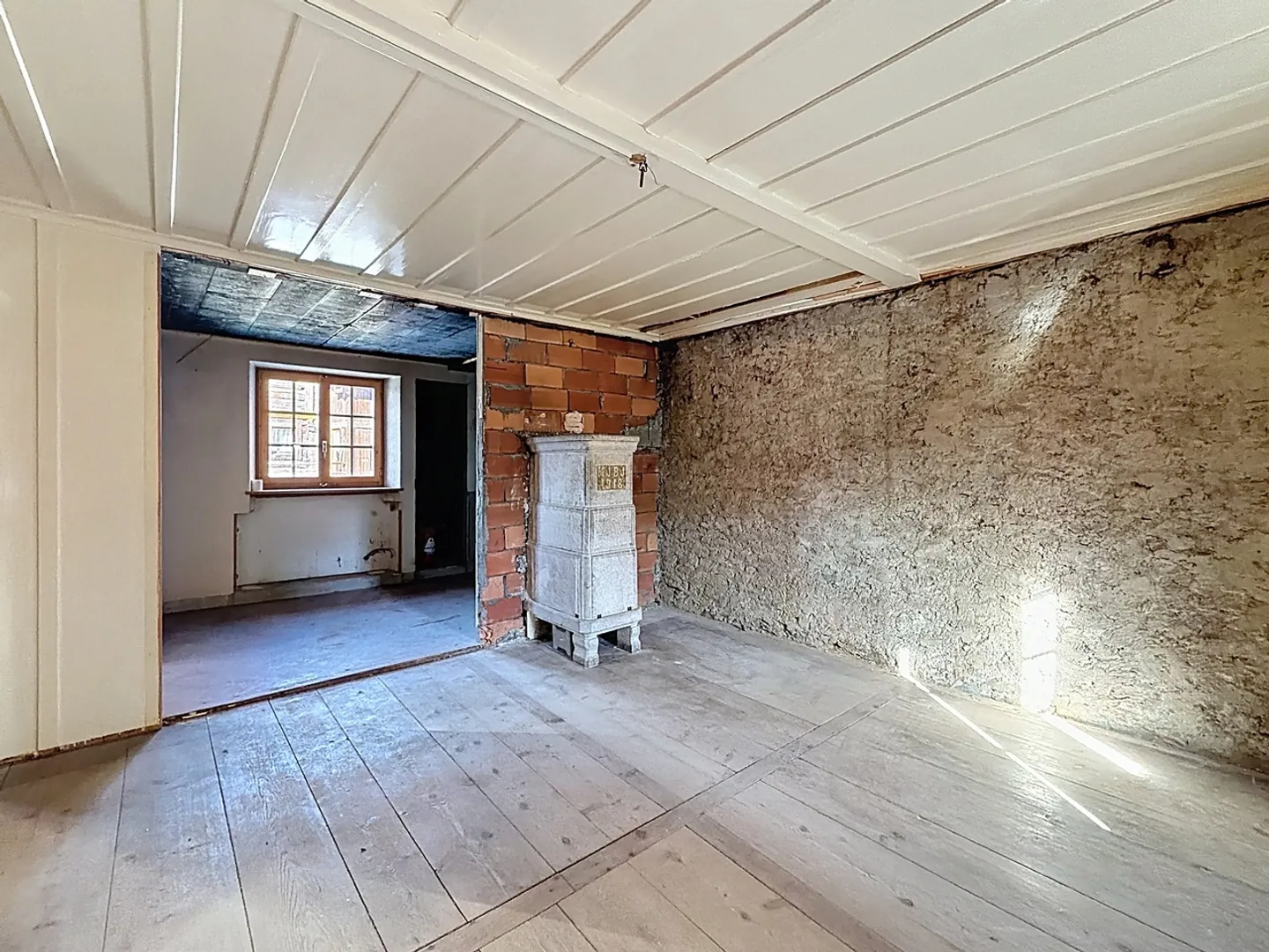 Chalet to renovate – The soul of an alpine barn in Sarreyer - Photo 9 of 15