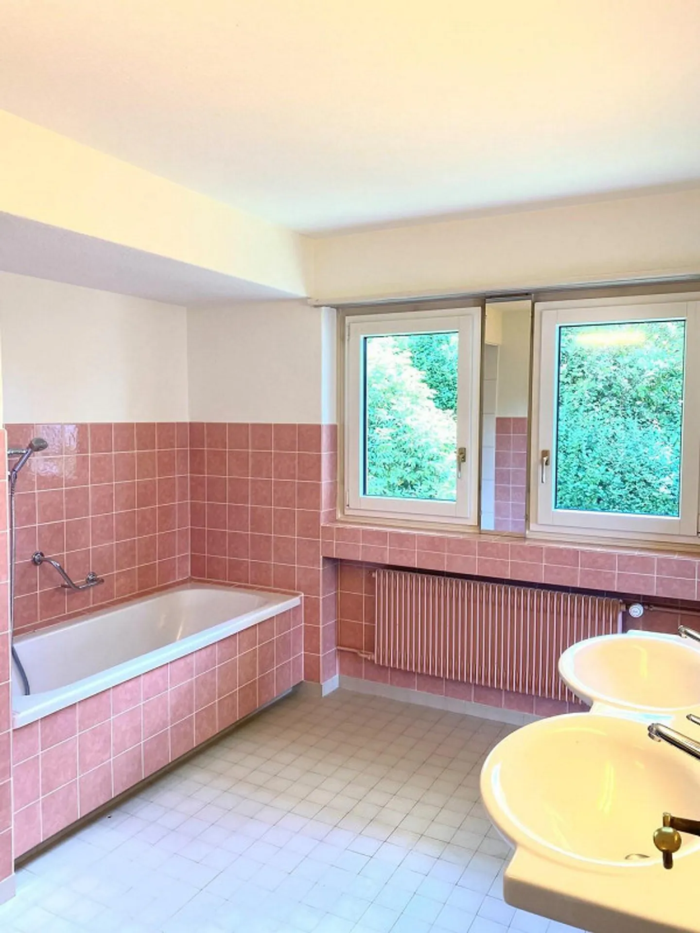 Appartement spacieux de 3 pièces dans un emplacement privilégié - Photo 5 sur 10
