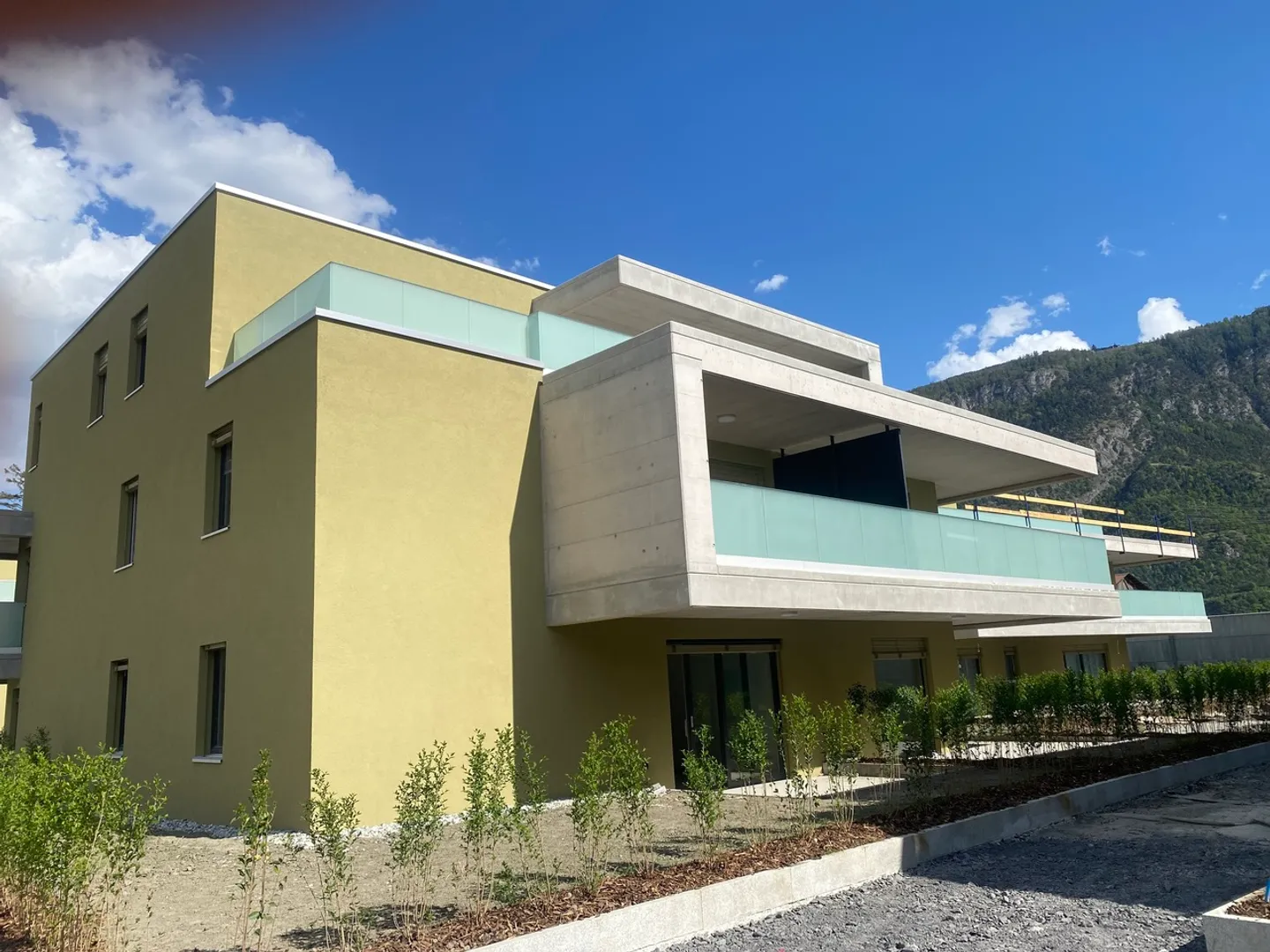 New 2.5-room apartment in Uvrier - Photo 2 of 10