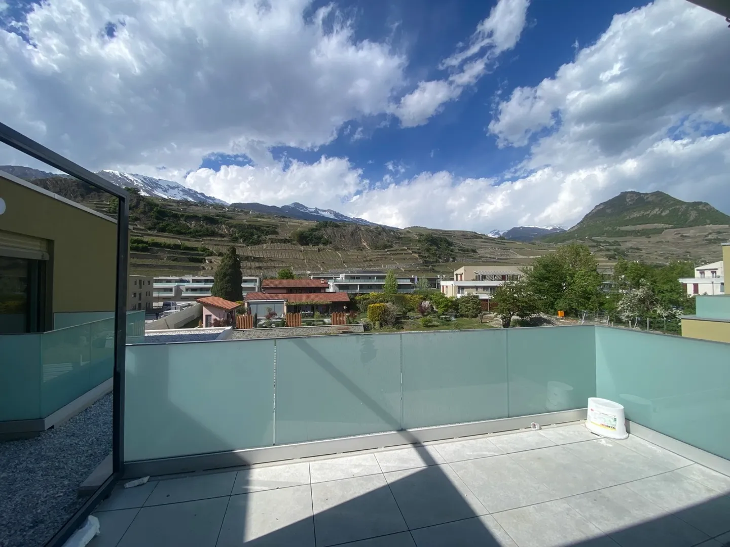 New 2.5-room apartment in Uvrier - Photo 3 of 10