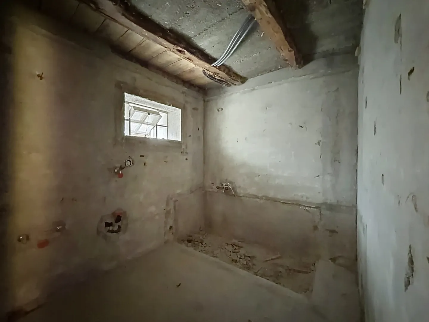 Chalet to renovate – The soul of an alpine barn in Sarreyer - Photo 14 of 15