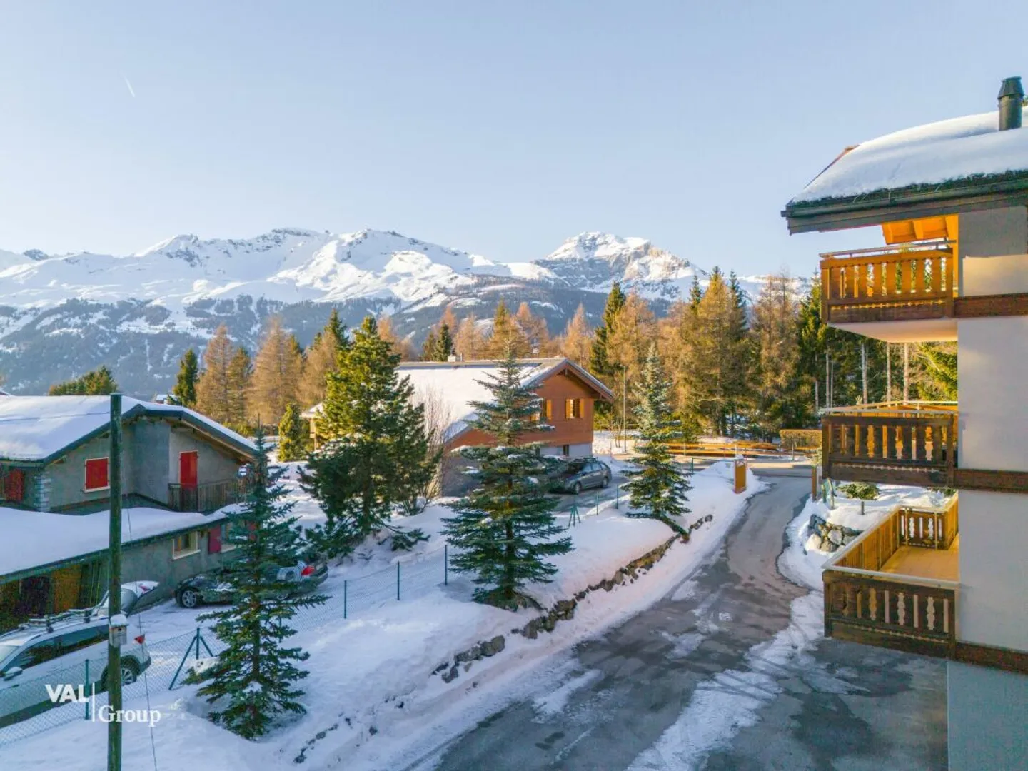 Magnificent residence with 3 spacious apartments - Photo 1 of 14