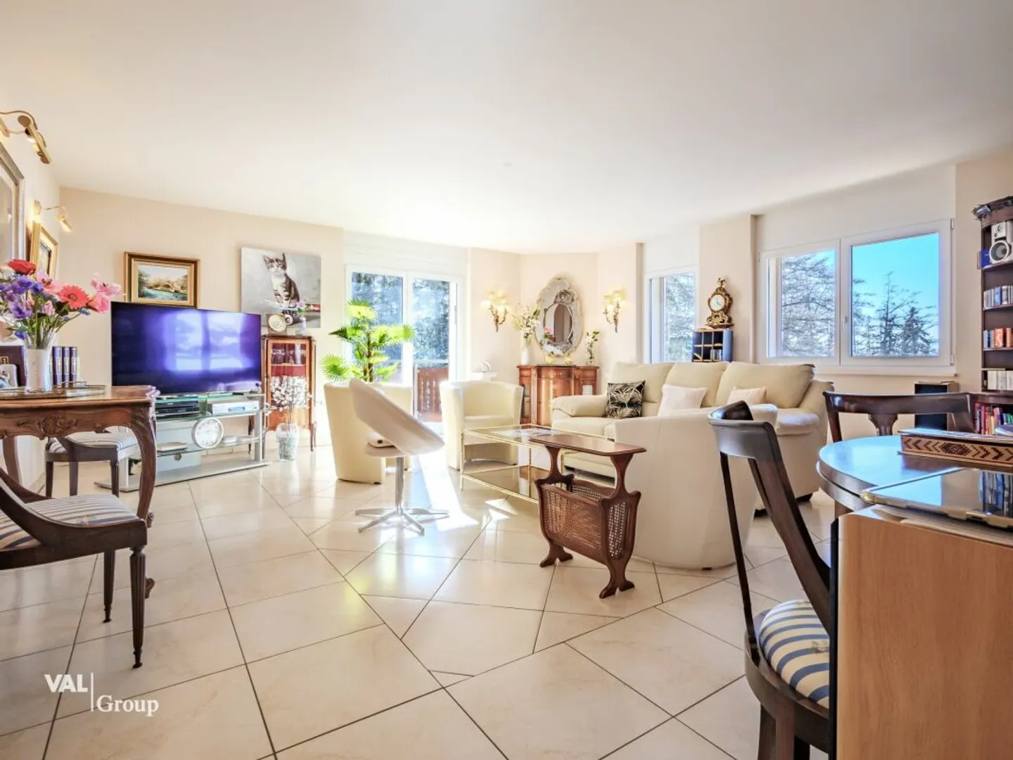 Magnificent residence with 3 spacious apartments - Photo 2 of 14