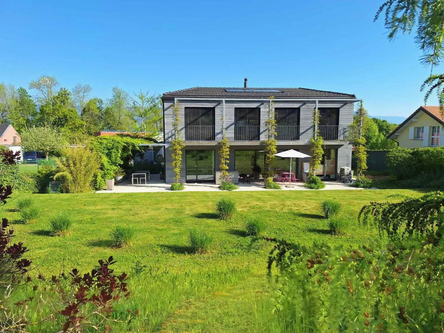 Villa Minergie moderne dans un emplacement privilégié - Photo 3 sur 13