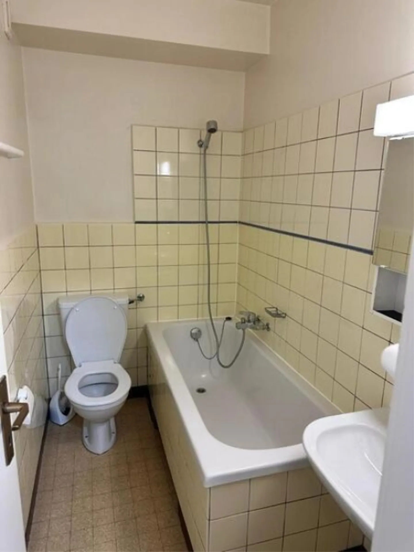 APPARTEMENT 3 CHAMBRES À GRAND-LANCY (GE), MEUBLÉ - Photo 5 sur 8