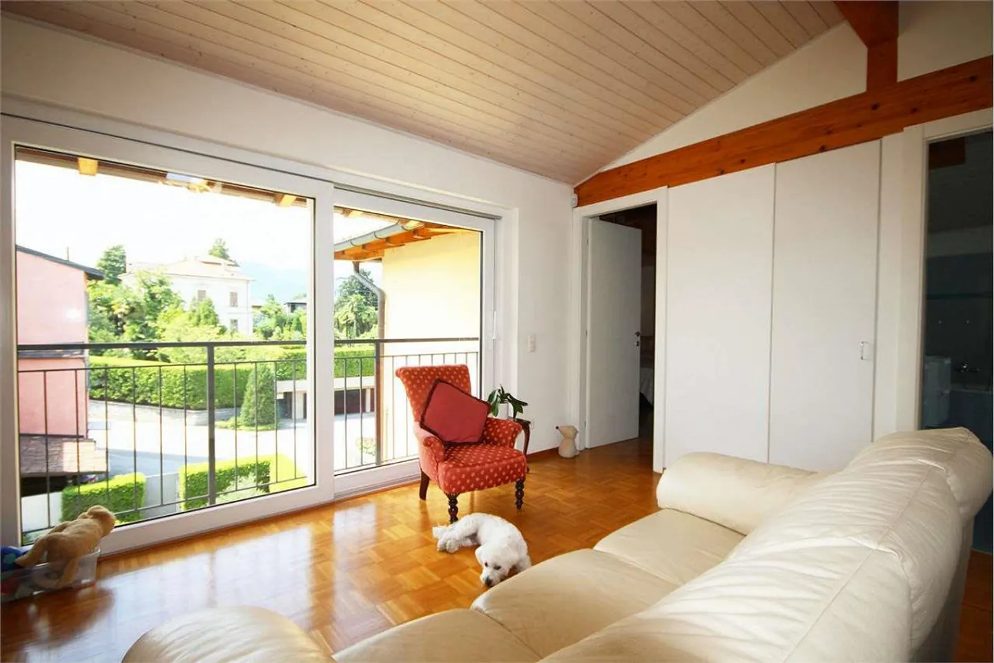 Casa bifamiliare spaziosa con giardino - Foto 6 di 11