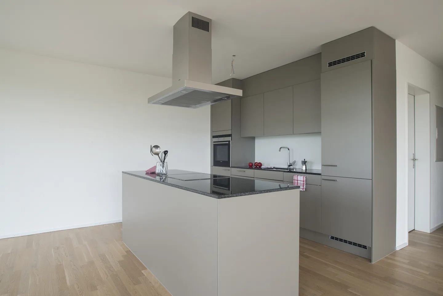 Modern apartment in a popular residential area - Photo 2 of 8