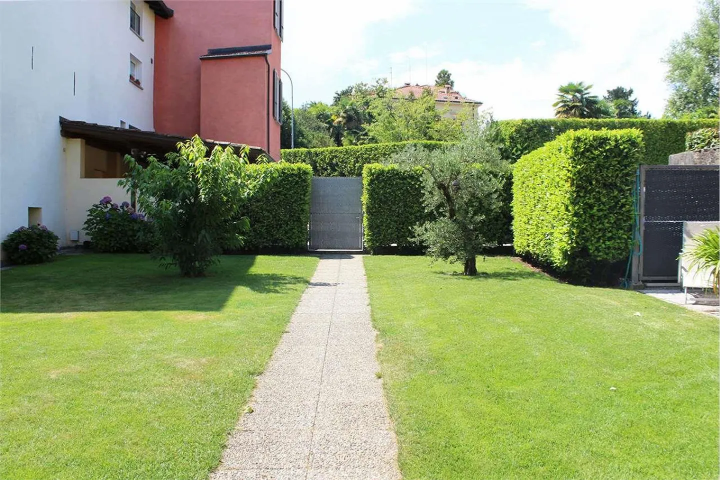 Casa bifamiliare spaziosa con giardino - Foto 11 di 11