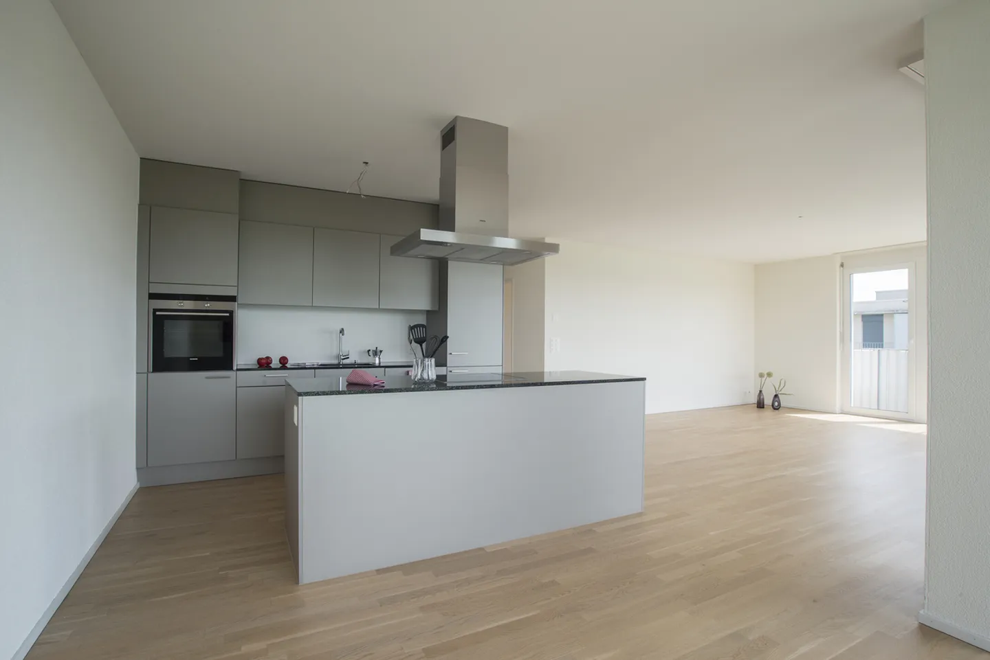 Modern apartment in a popular residential area - Photo 3 of 8