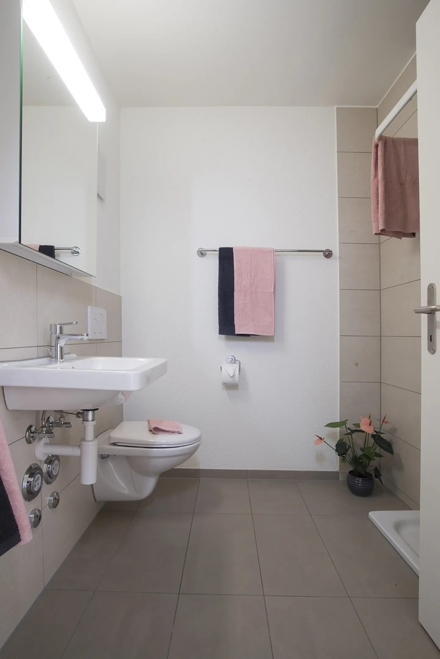 Modern apartment in a popular residential area - Photo 5 of 8