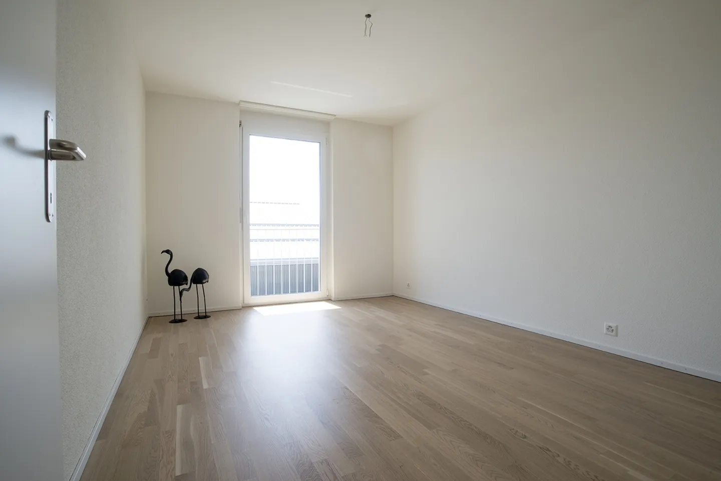 Modern apartment in a popular residential area - Photo 7 of 8