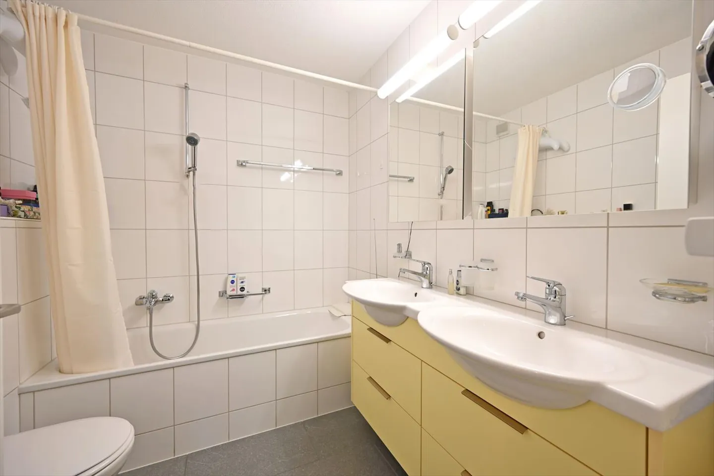 Appartamento 4.5 stanze in un quartiere tranquillo con garage - Foto 4 di 12
