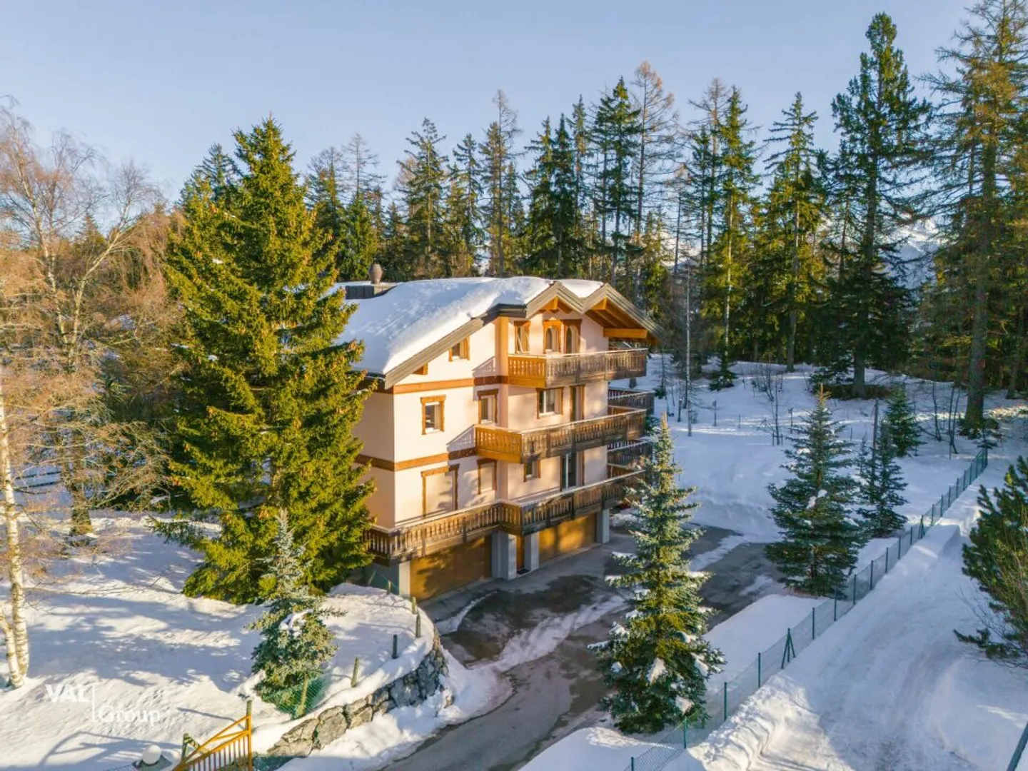 Magnificent residence with 3 spacious apartments - Photo 14 of 14