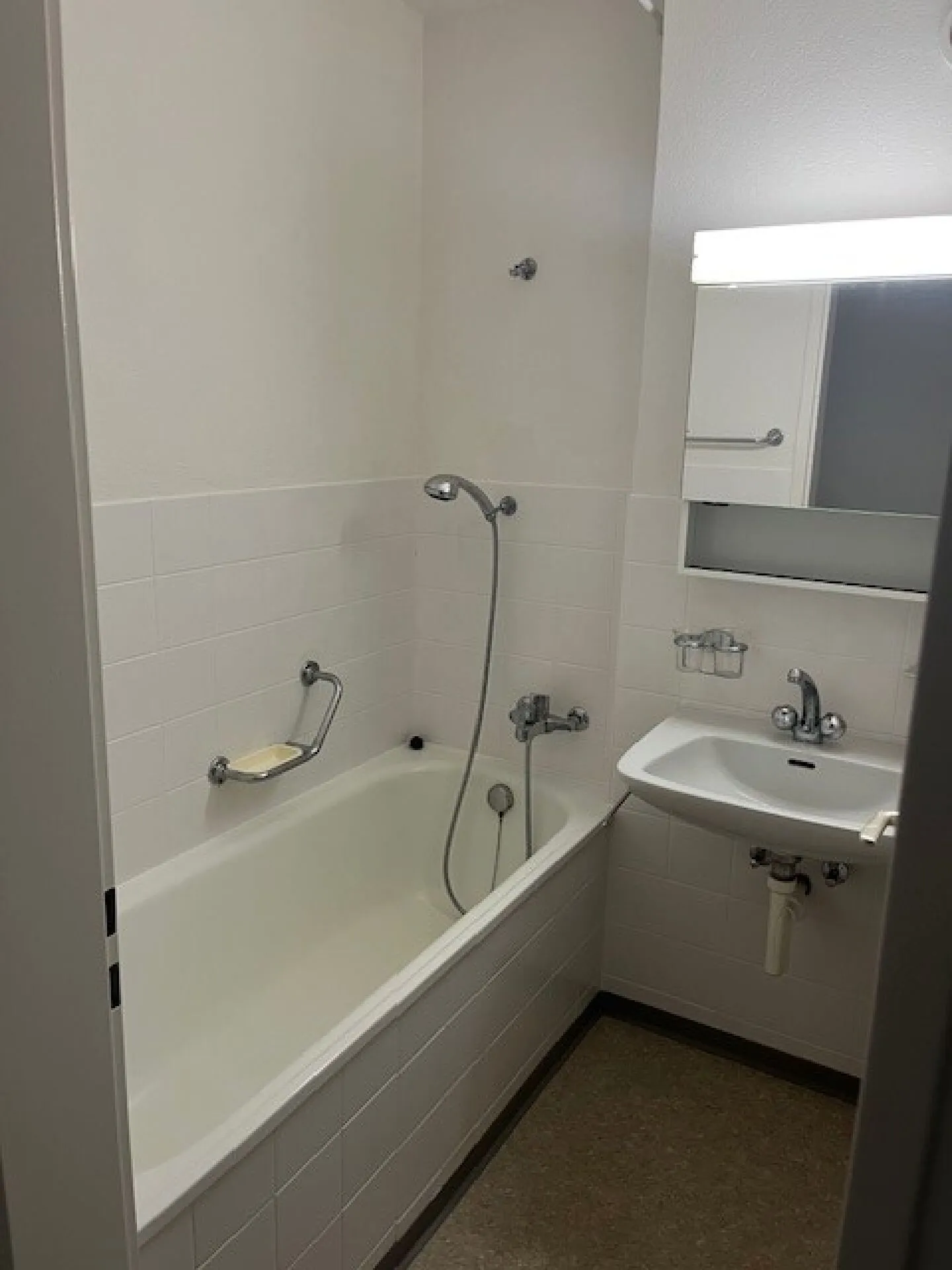 Belle appartement de 3 pièces près de la gare, avec cuisine moderne et balcon - Photo 7 sur 8