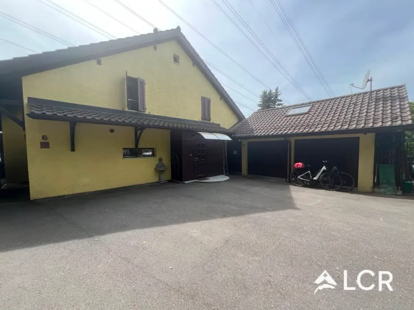 Beautiful furnished 5.5-room house / 3 bedrooms / 1 bathroom / 1 terrace / 2 parking spaces - Photo 1 of 11