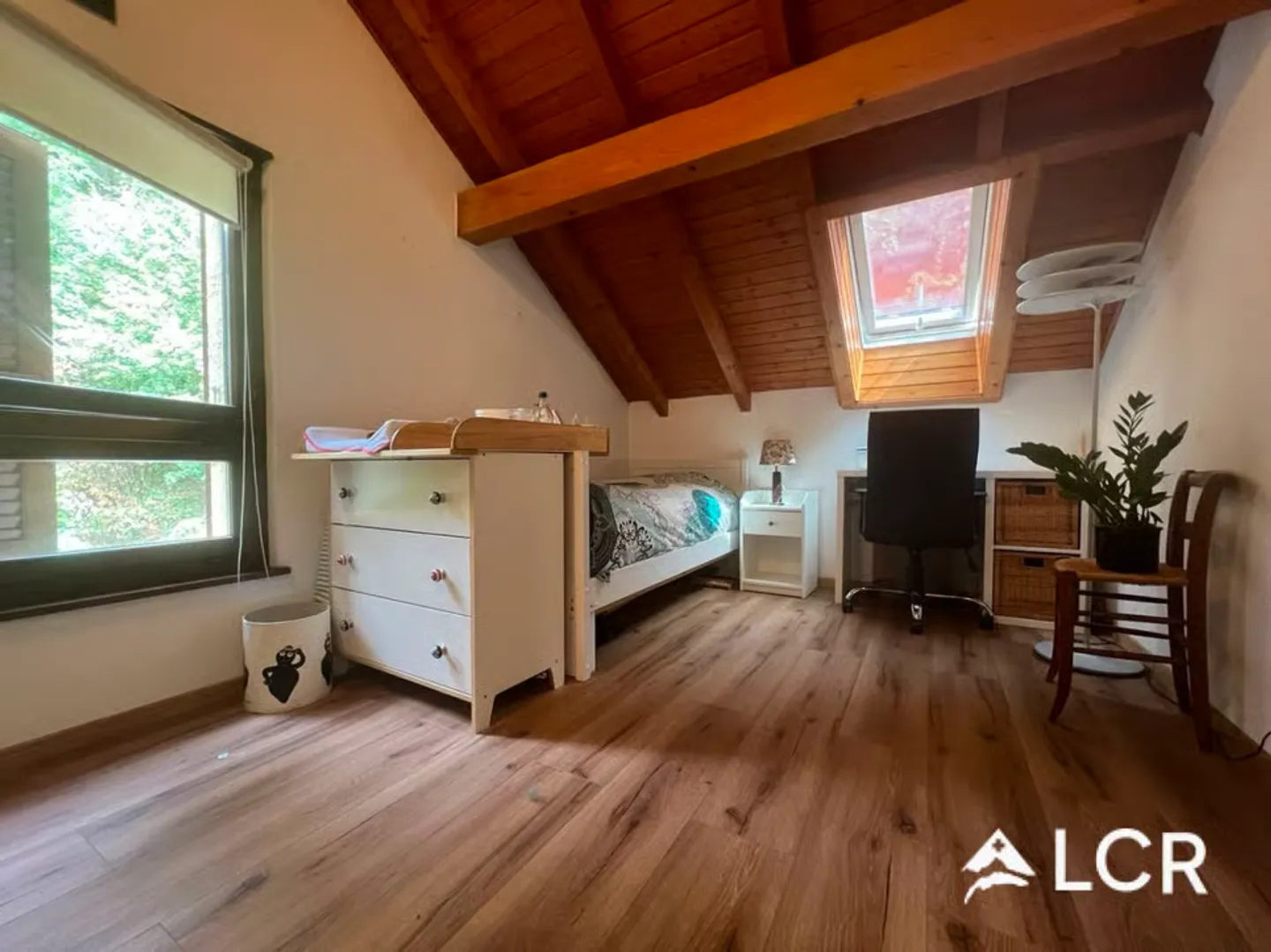Beautiful furnished 5.5-room house / 3 bedrooms / 1 bathroom / 1 terrace / 2 parking spaces - Photo 6 of 11