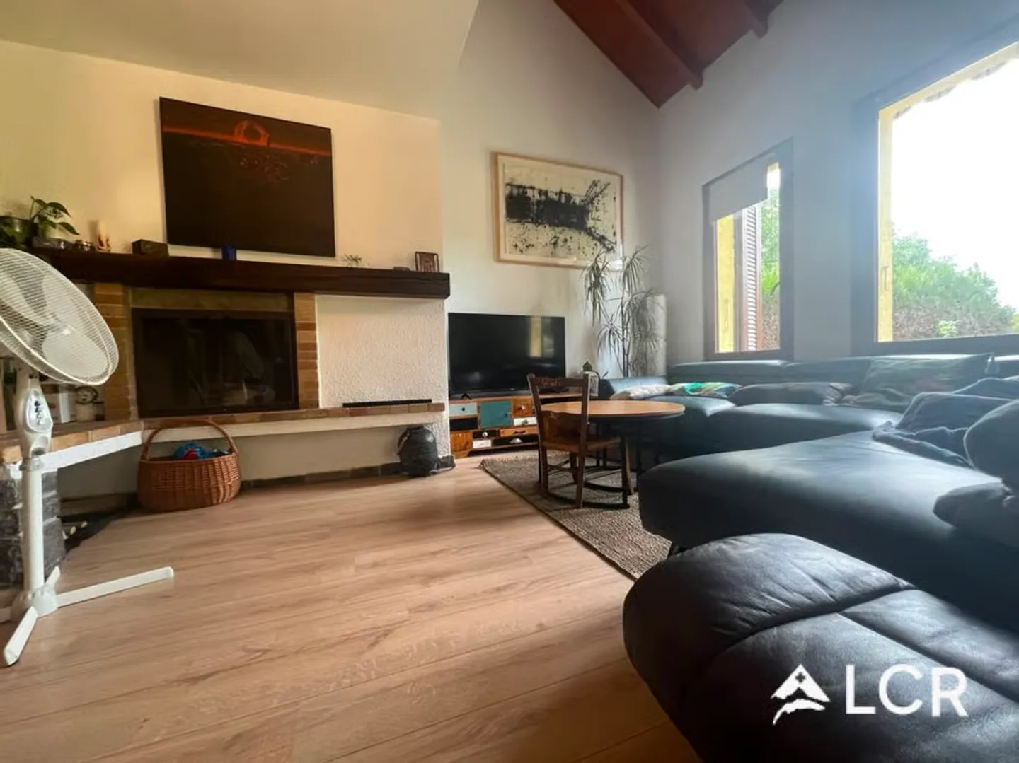 Beautiful furnished 5.5-room house / 3 bedrooms / 1 bathroom / 1 terrace / 2 parking spaces - Photo 2 of 11