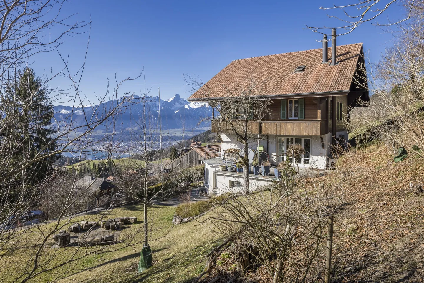 LARGE PROPERTIES - A charming house with plenty of space and potential in a unique location. - Photo 1 of 12