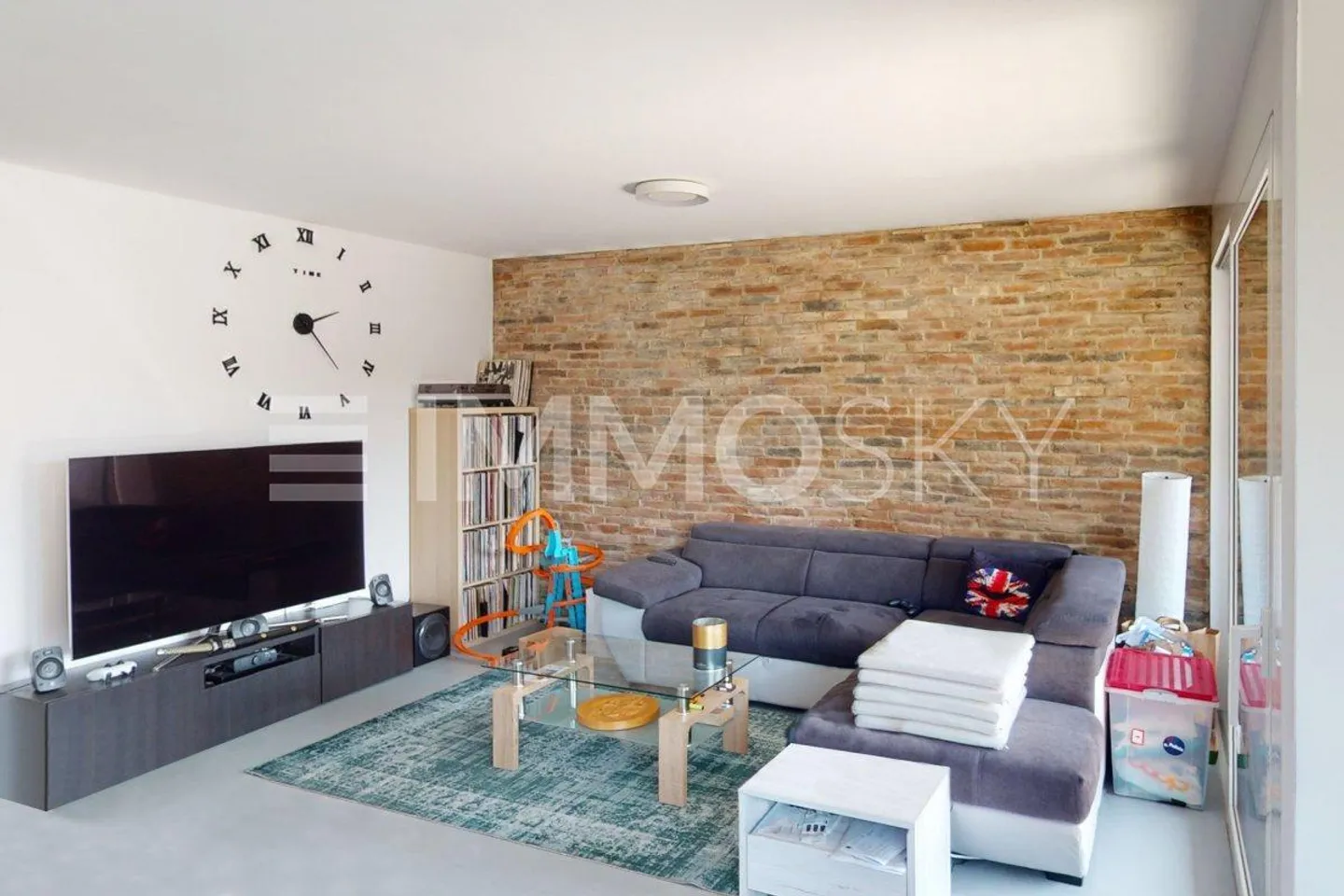 Central location, quiet area, high-quality finishes - Photo 2 of 5