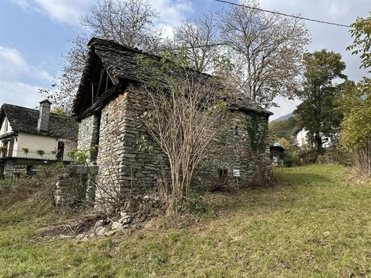 Rustique de 3 pièces à développer dans un emplacement très calme et ensoleillé - Photo 1 sur 10