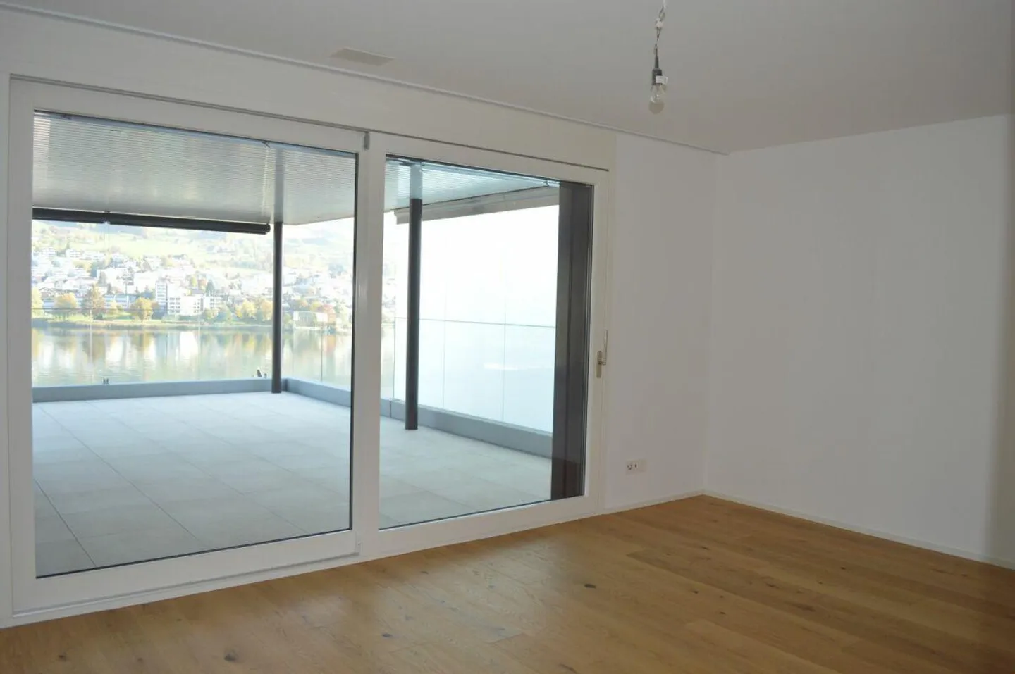 5.5-Zimmerwohnung mit tollem Ausblick auf See und Berge - Foto 8 von 12