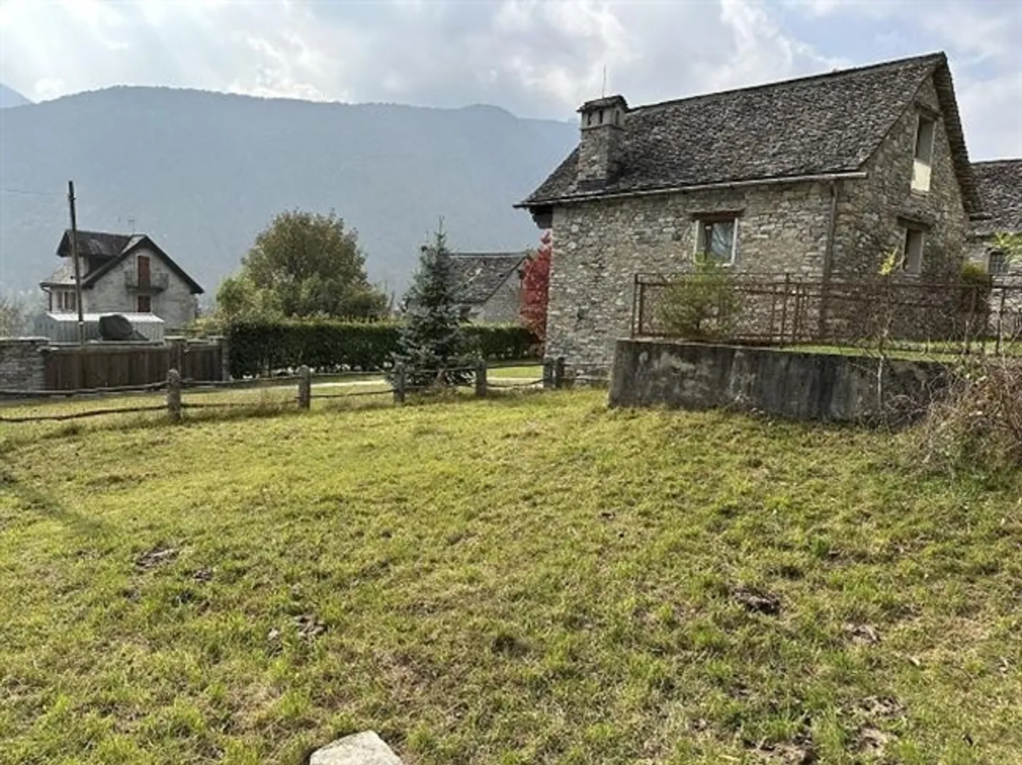 Rustique de 3 pièces à développer dans un emplacement très calme et ensoleillé - Photo 6 sur 10